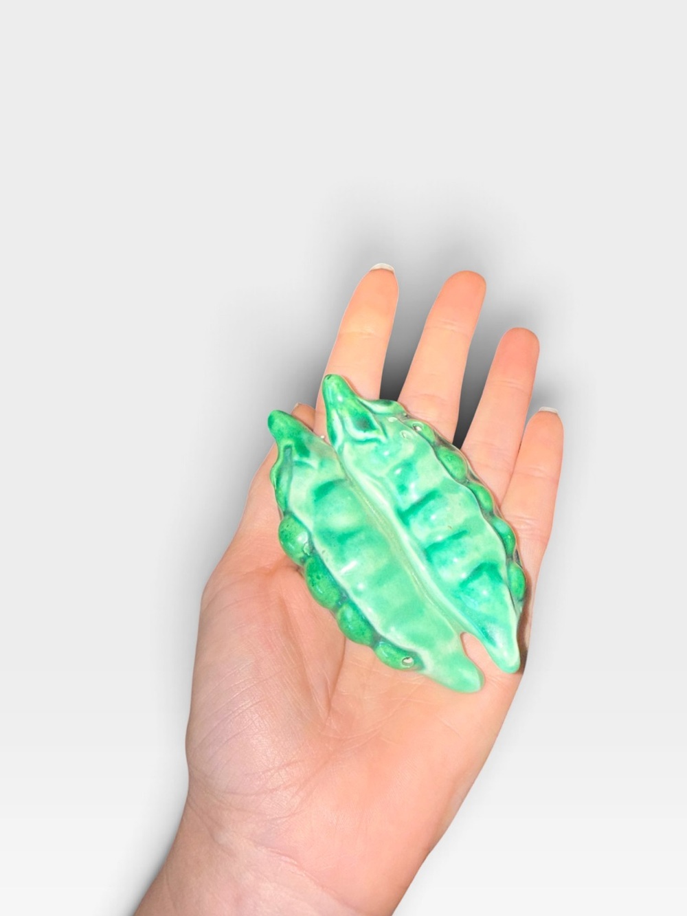 Vintage pea pod salt and pepper